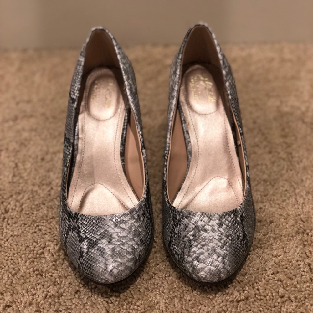 Snake print pumps